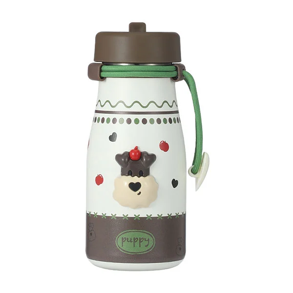 Roostevabast terasest piimapudel õlgedega